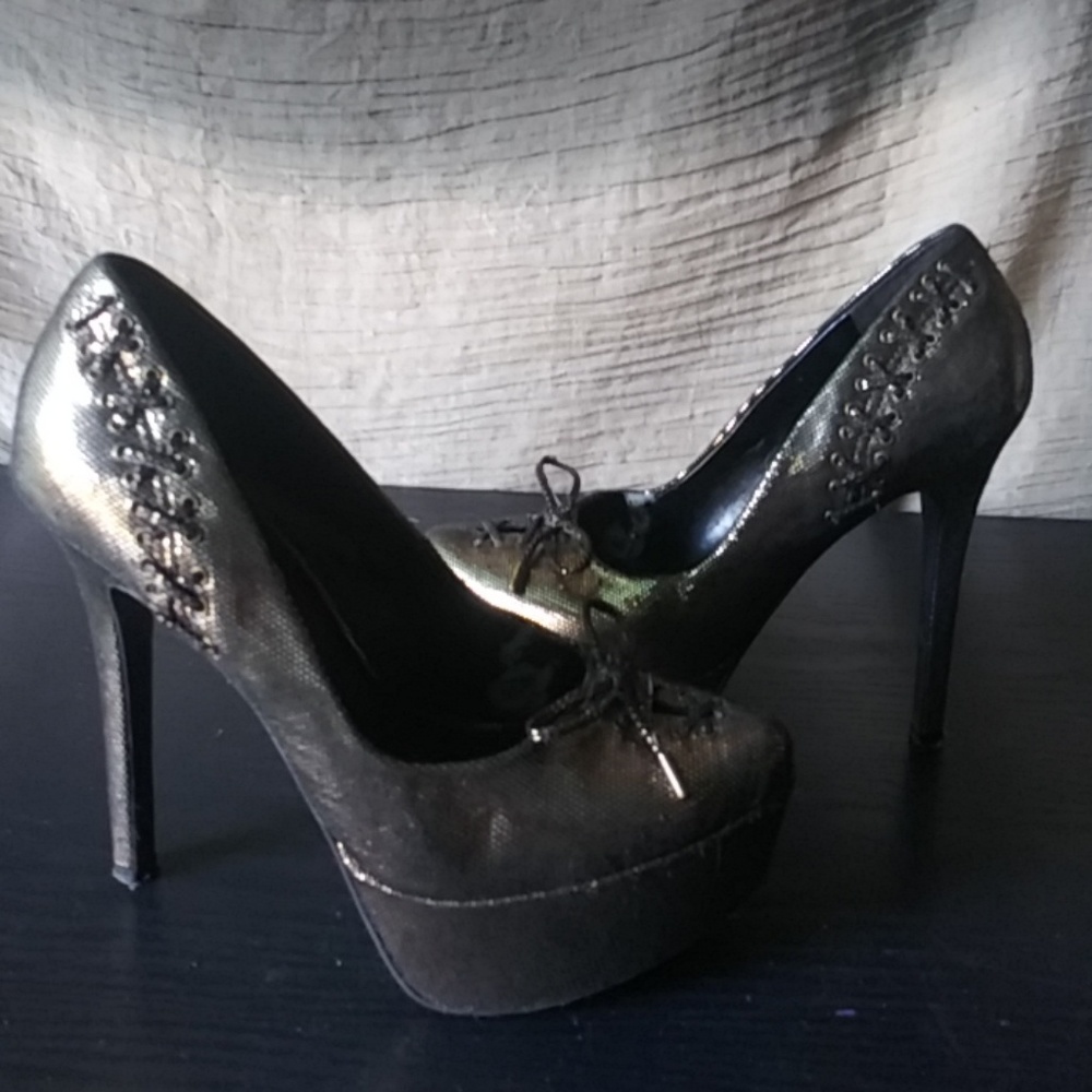 Shoes - Picture 2 of 4